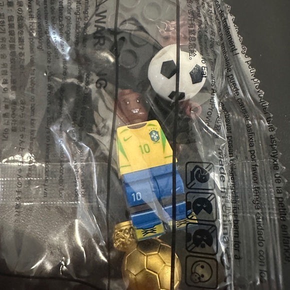 Lego mini figure - Brazil Ronaldinho 10 - Picture 3 of 4